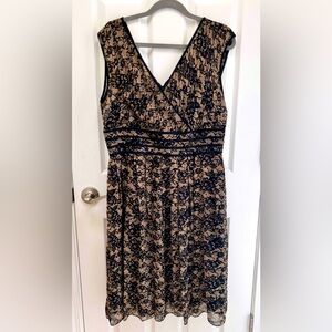 Adrianna Papell Black 100% Silk Dress With Lace Pattern Size 16